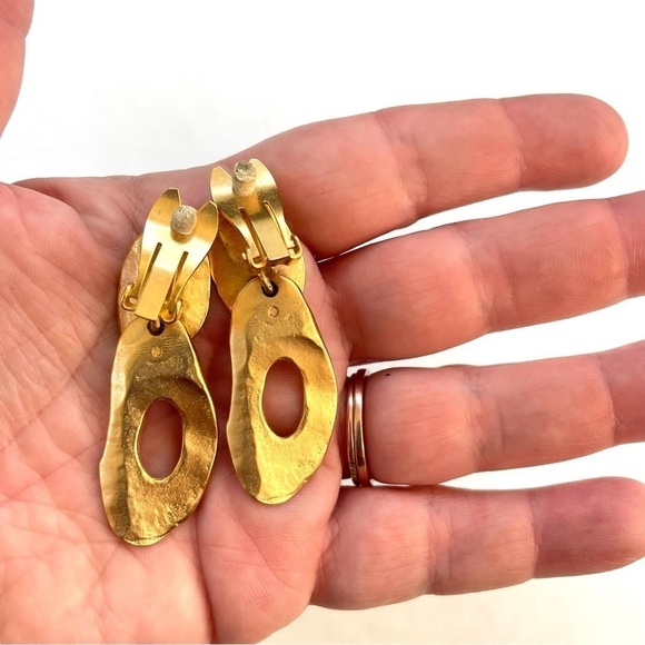 Vintage Gold Knocker Clip Earrings - Picture 3 of 5